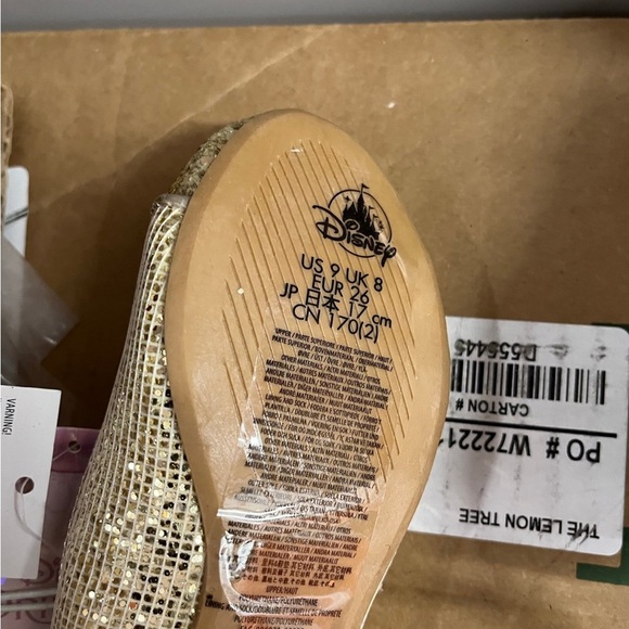 DISNEY PRINCESS SHINY GLITTER GOLD SHOES - Picture 4 of 4